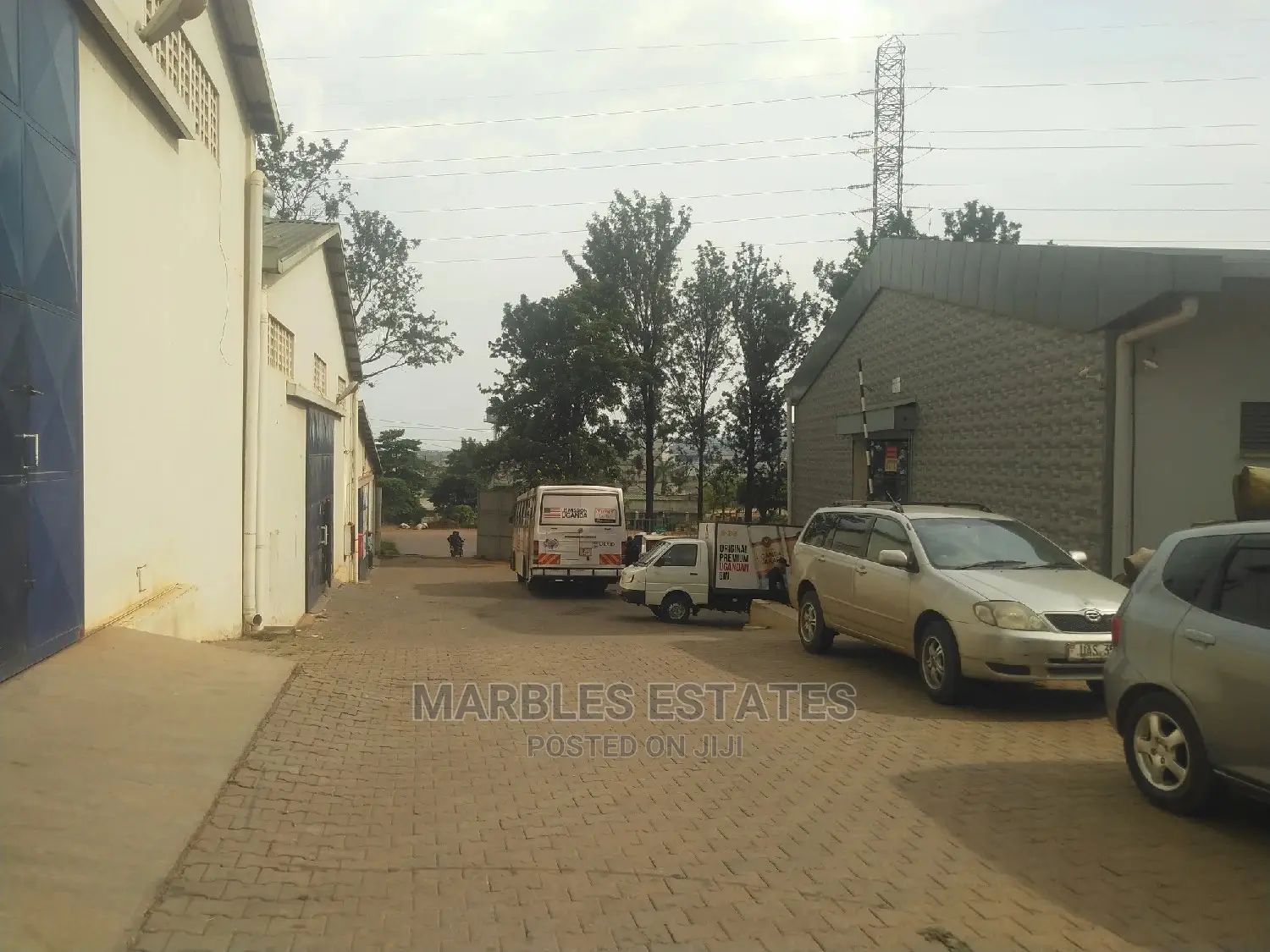 Warehouse for Rent Industrial Area 750 Square Meters in Central Division