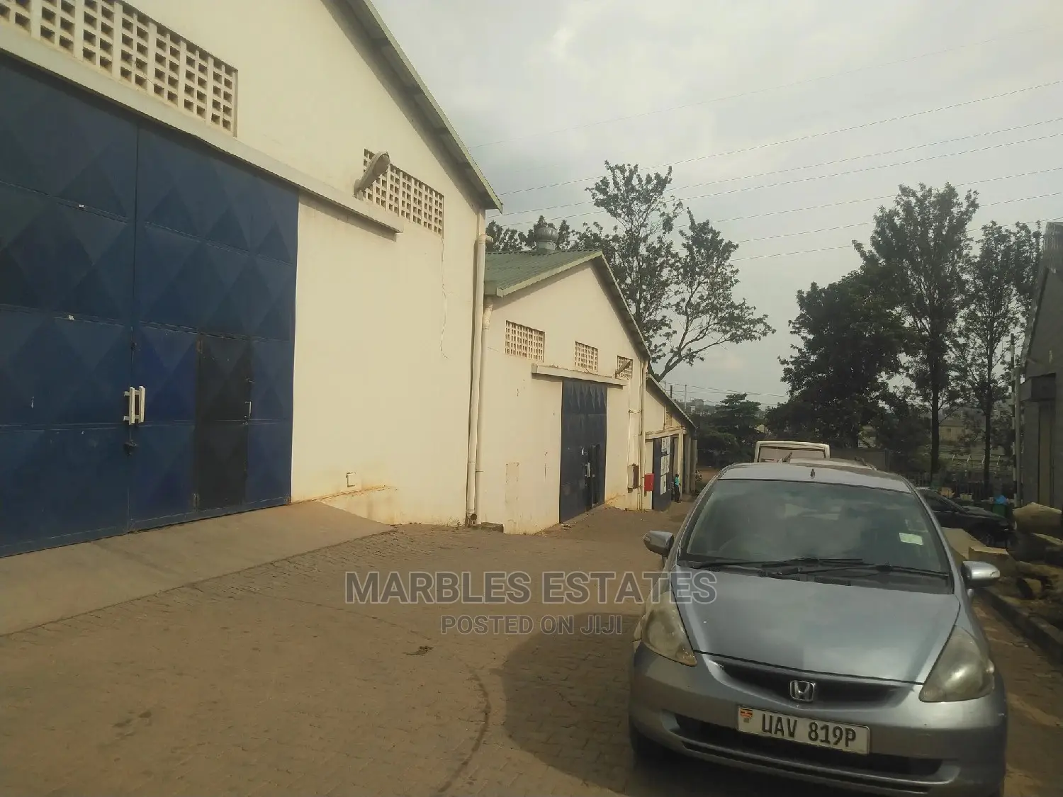 Warehouse for Rent Industrial Area 750 Square Meters in Central Division