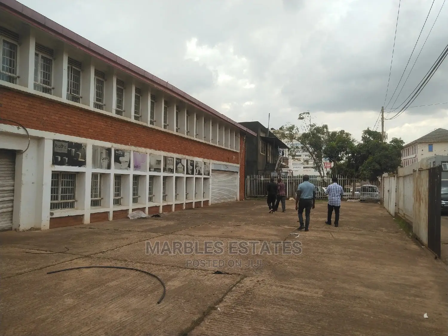 Warehouse and Showroomfor Rent in Kampala 1000 Square Meters in Central Division