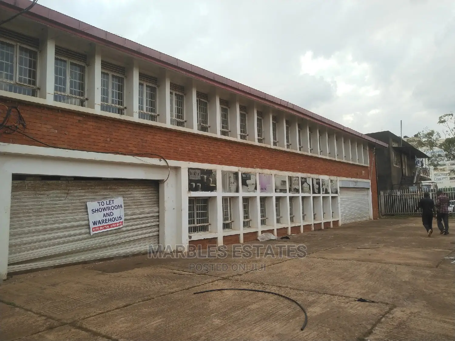 Warehouse and Showroomfor Rent in Kampala 1000 Square Meters in Central Division