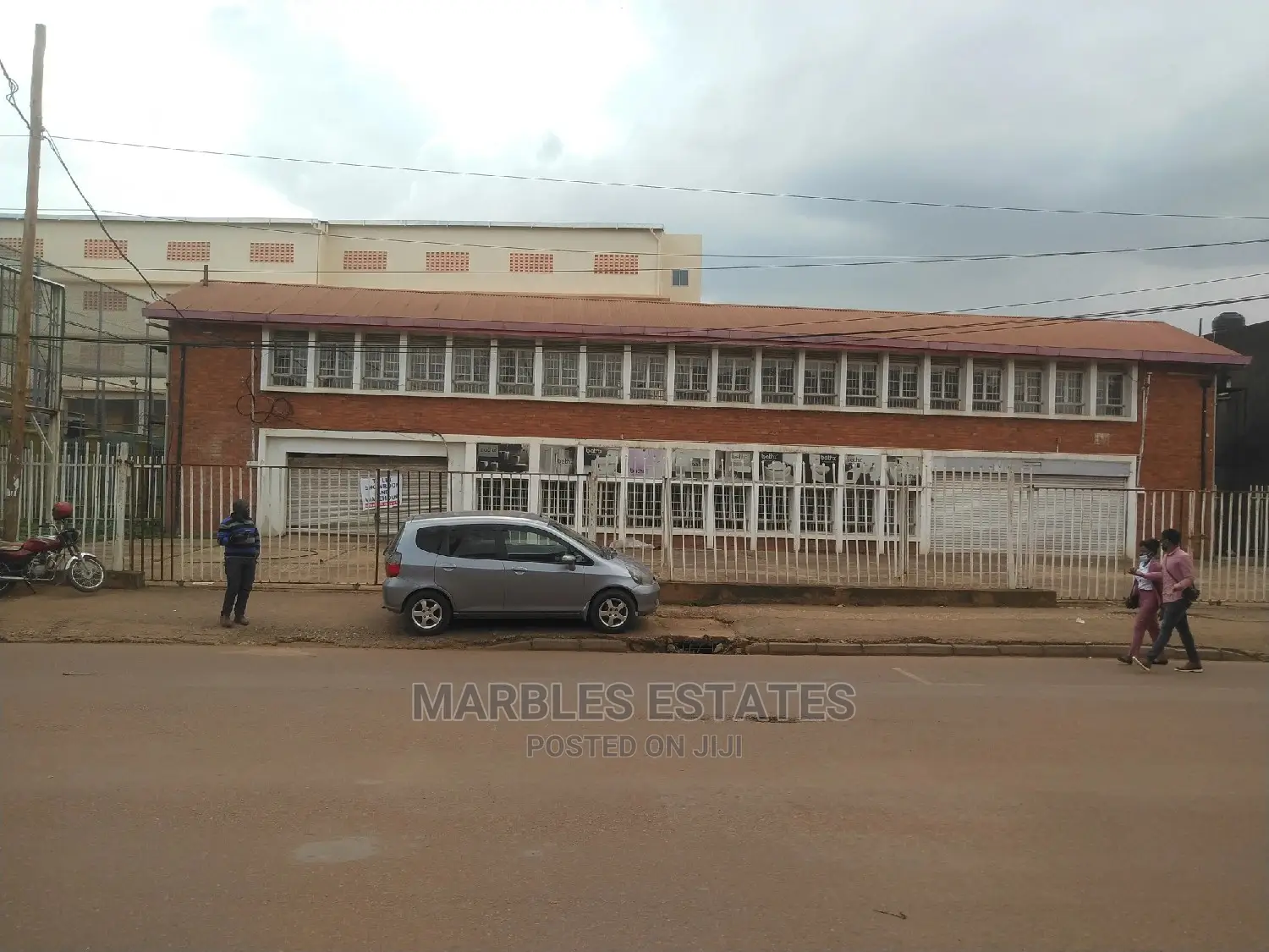 Warehouse and Showroomfor Rent in Kampala 1000 Square Meters in Central Division