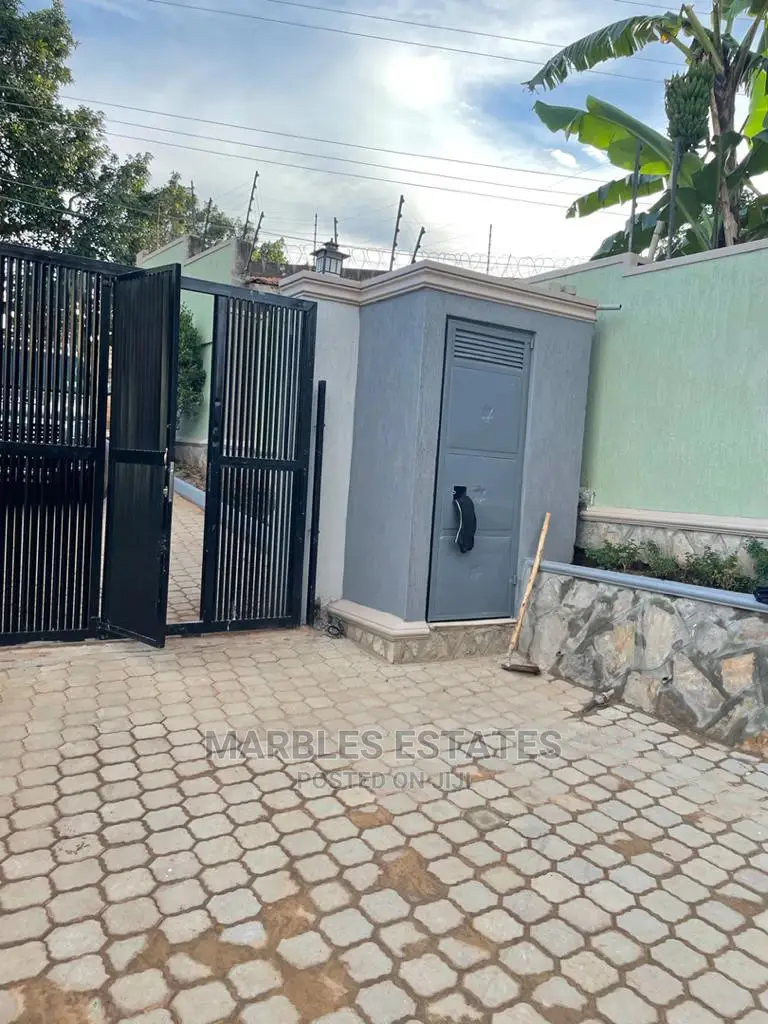 5bdrm House in Munyonyo, Central Division for Sale in Central Division