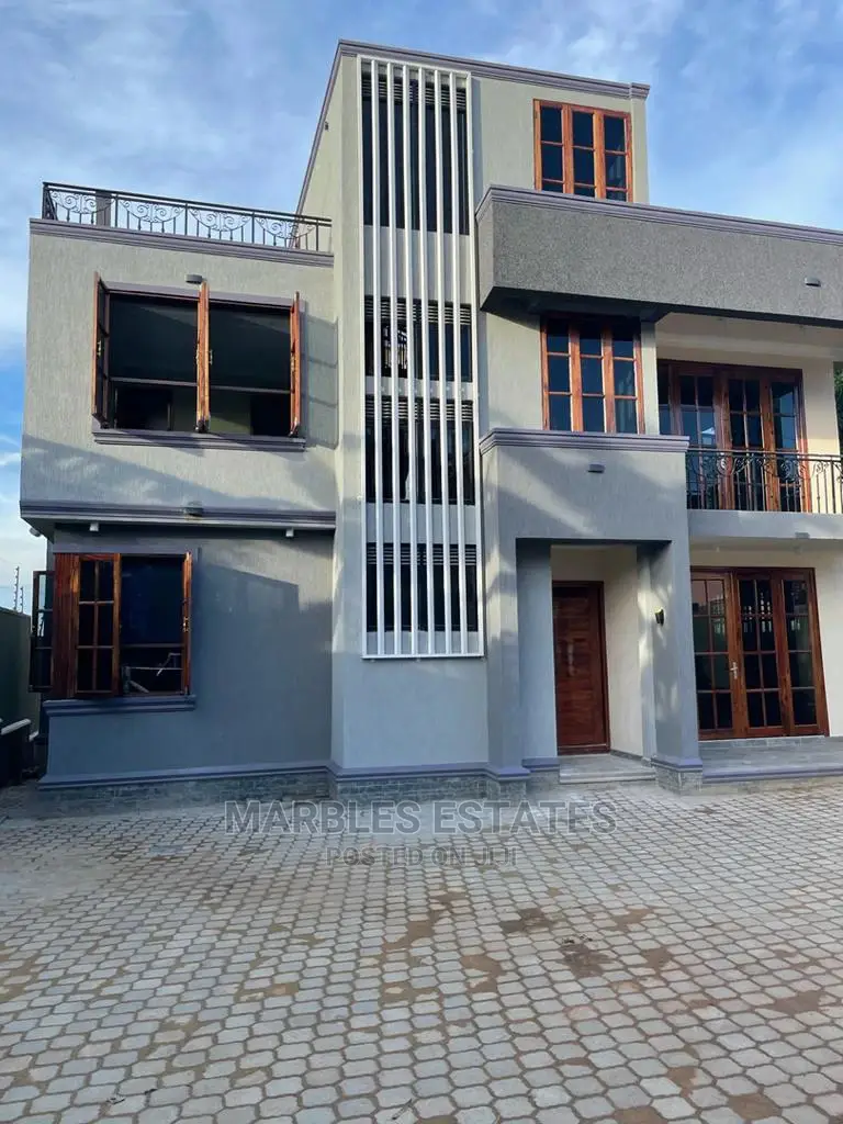 5bdrm House in Munyonyo, Central Division for Sale in Central Division