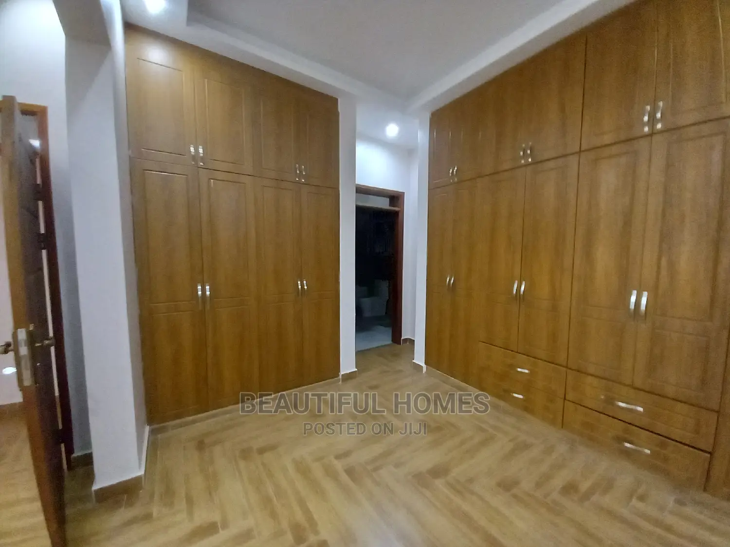 Furnished 4bdrm Mansion in Kyanja, Central Division for Sale in Central Division