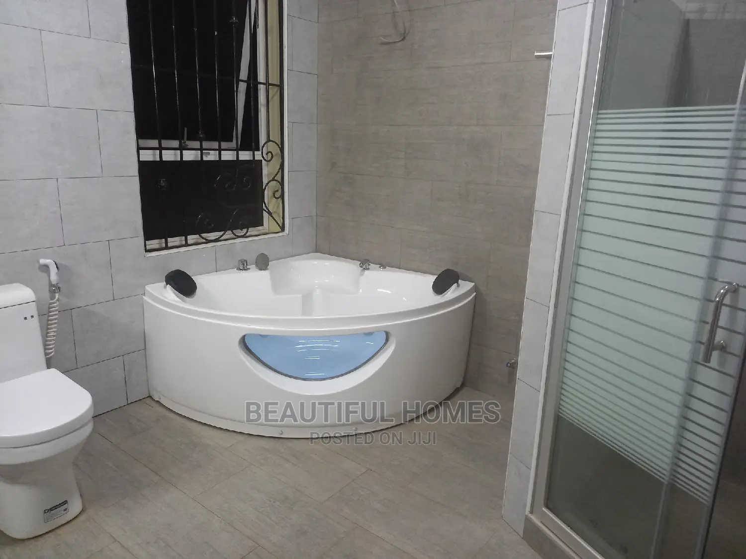 Furnished 7bdrm Mansion in All Tarmack, Kira for Sale in Kira