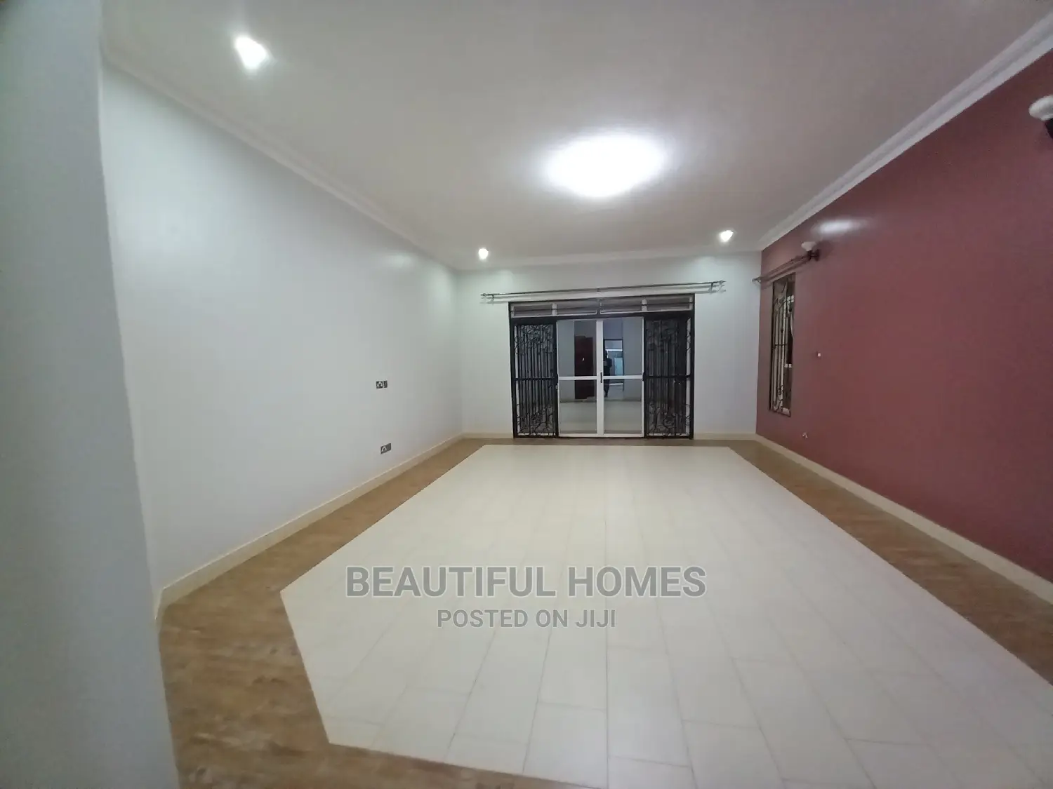 Furnished 7bdrm Mansion in Kira Tarmack for Sale in Kira