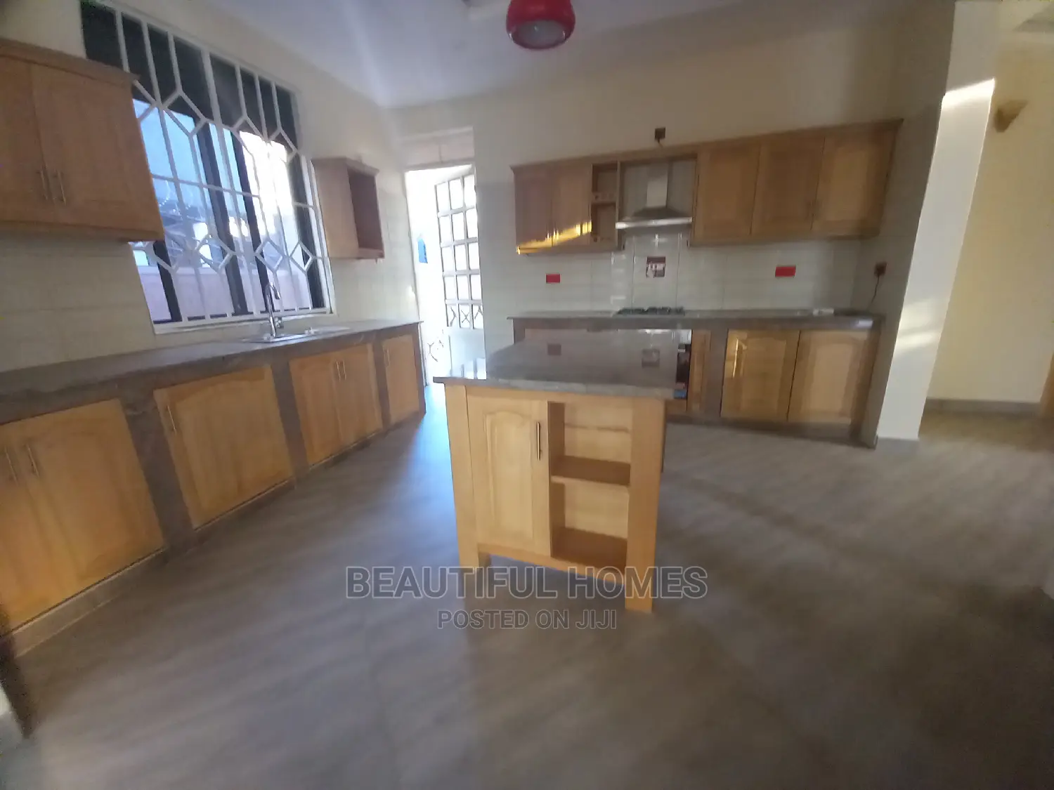 Furnished 5bdrm House in Kira Diplomat for Sale in Kira