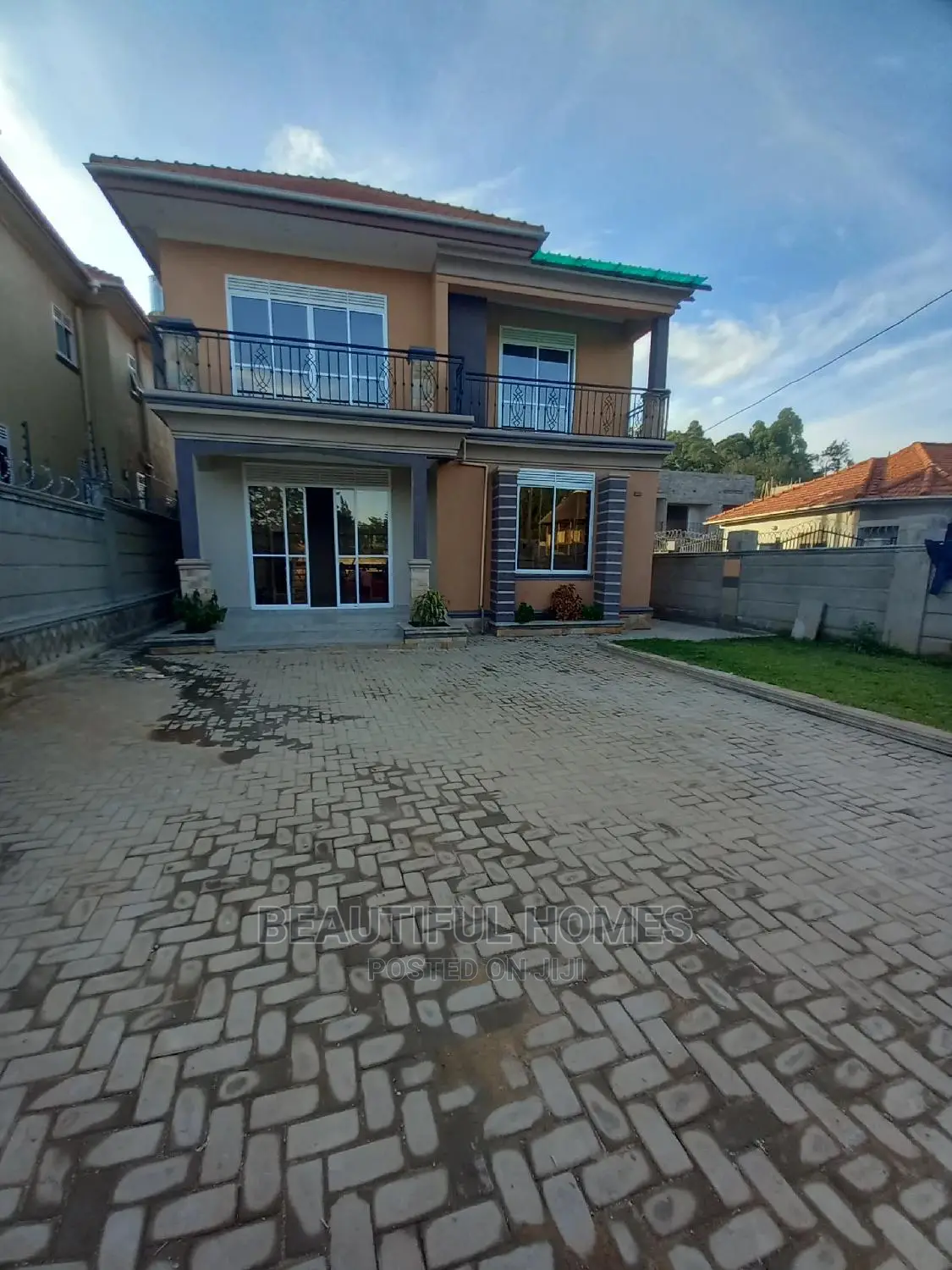 Furnished 4bdrm House in Tarmacked, Kira for Sale in Kira