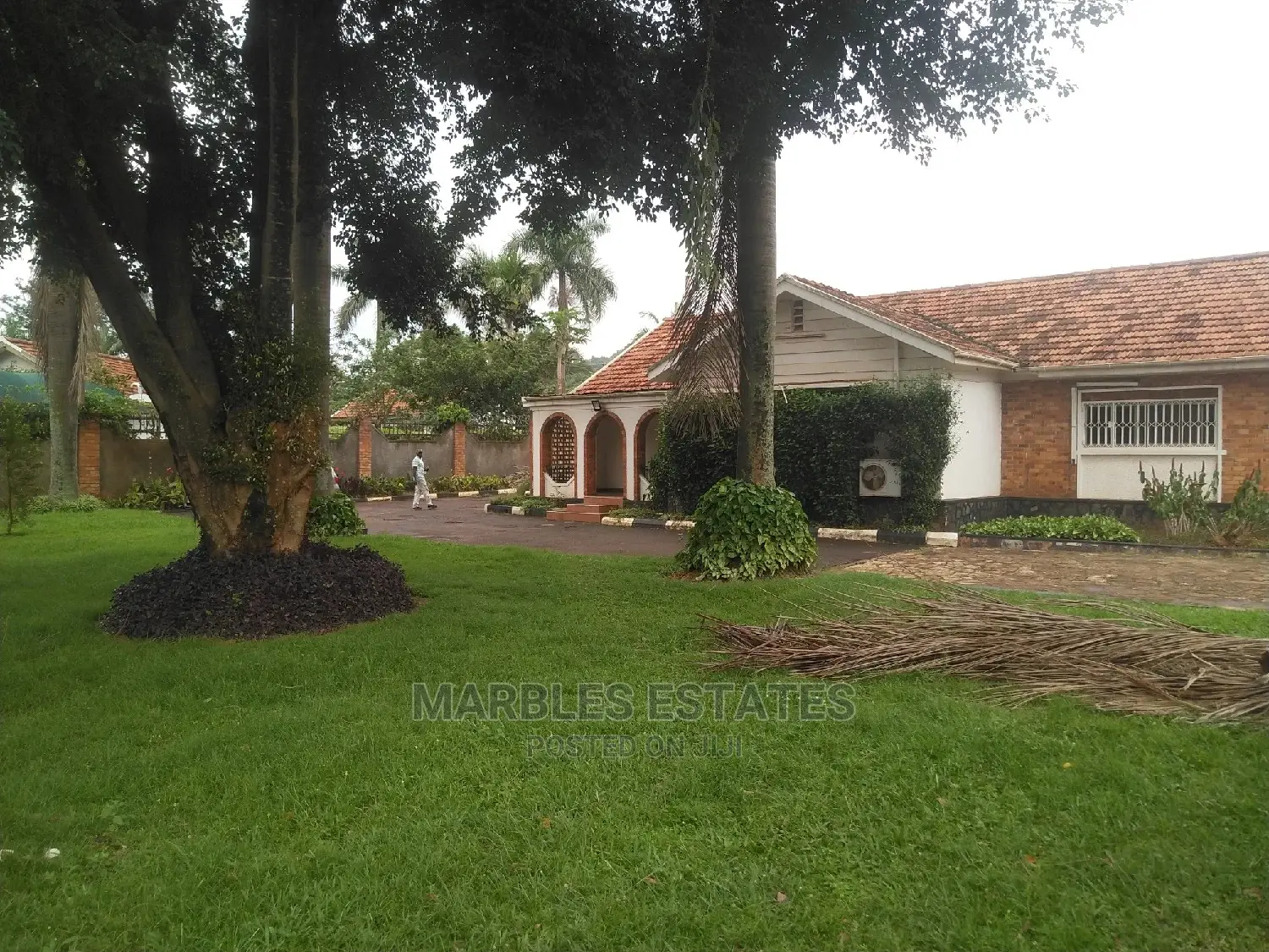 3bdrm Bungalow in Kololo, Central Division for Rent in Central Division