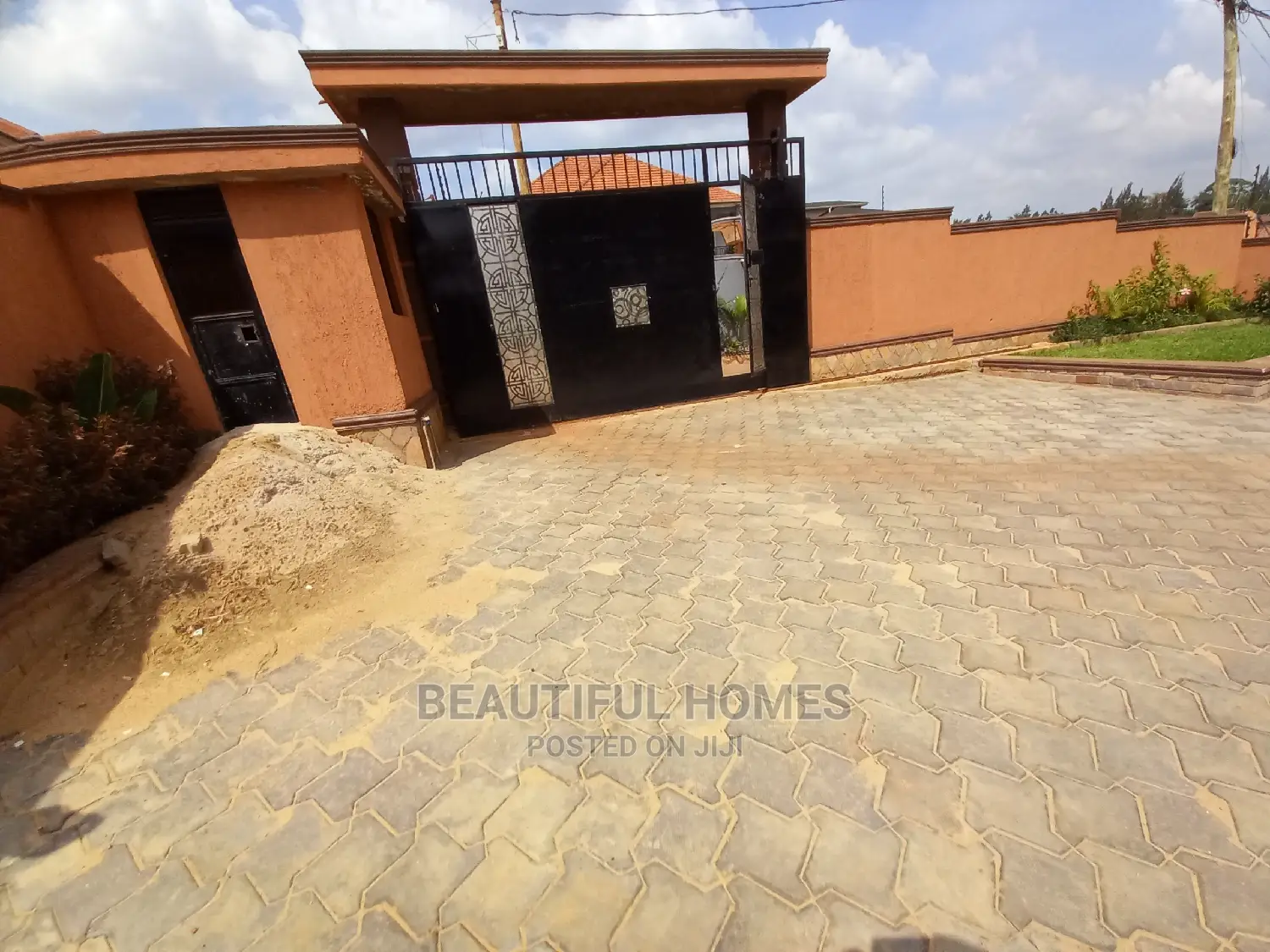 Furnished 6bdrm Mansion in Kisaasi, Central Division for Sale in Central Division