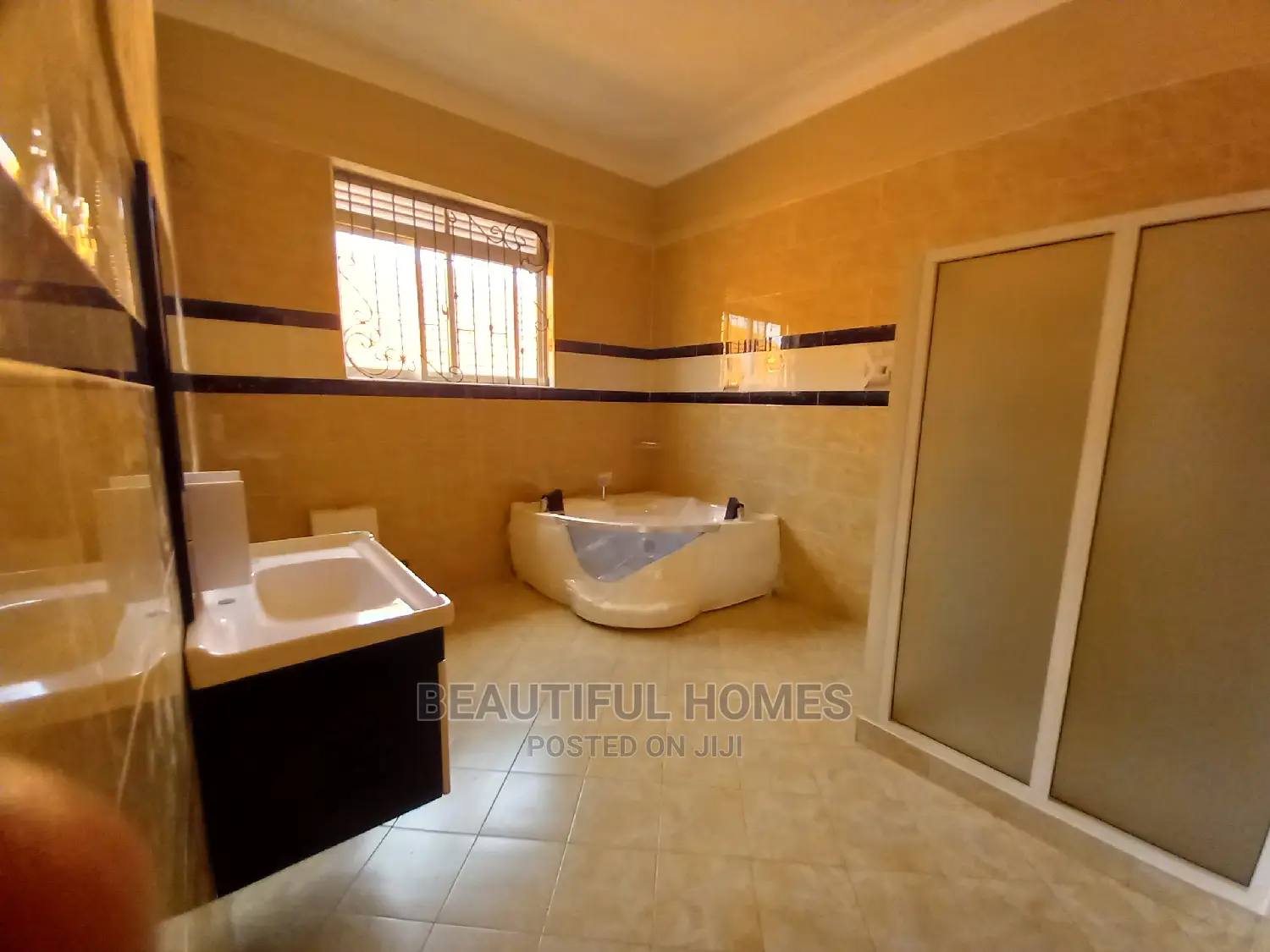 Furnished 6bdrm Mansion in Kisaasi, Nakawa for Sale in Nakawa