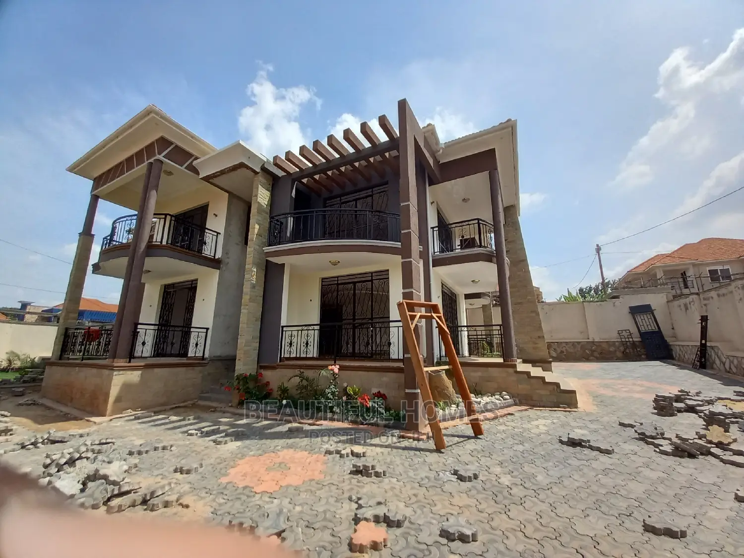 Furnished 6bdrm Mansion in Kira Corporate for Sale in Kira