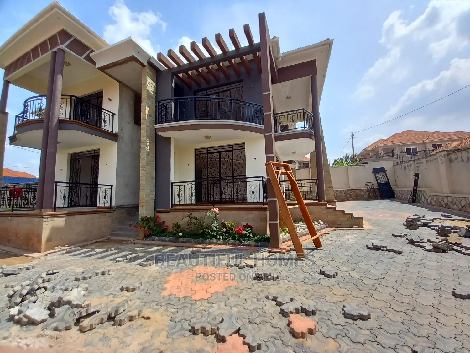 Furnished 6bdrm Mansion in Kira Corporate for Sale in Kira