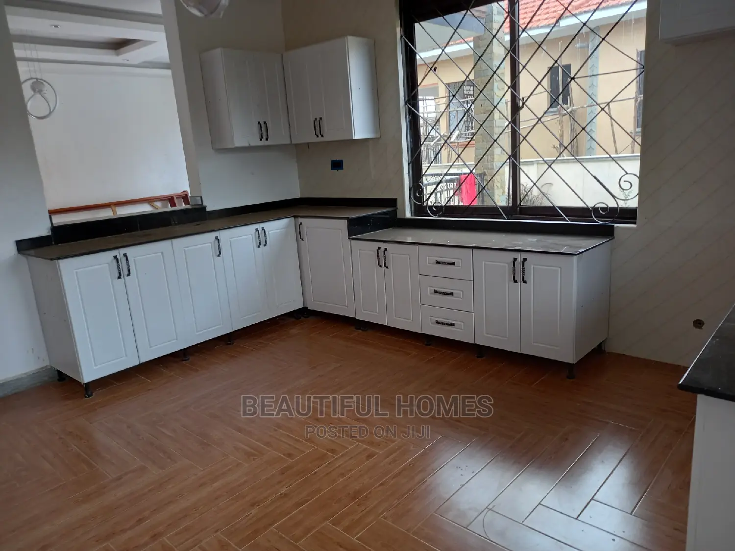 Furnished 6bdrm Mansion in Kira Corporate for Sale in Kira