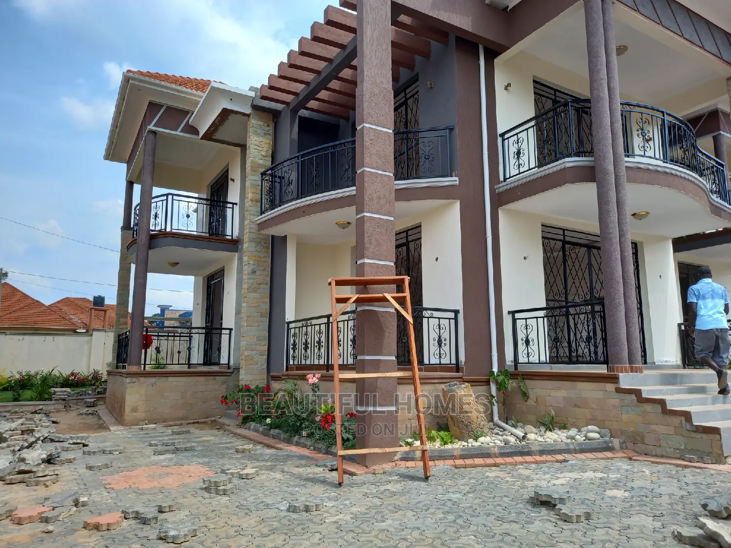 Furnished 6bdrm Mansion in Kira for Sale in Kira