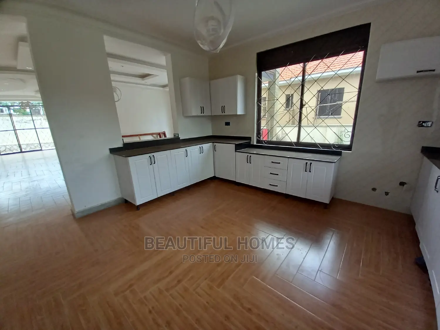 Furnished 6bdrm Mansion in Kira for Sale in Kira