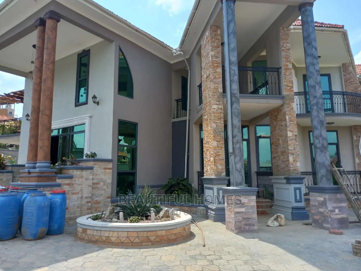 Furnished 7bdrm Mansion in Kira for Sale in Kira