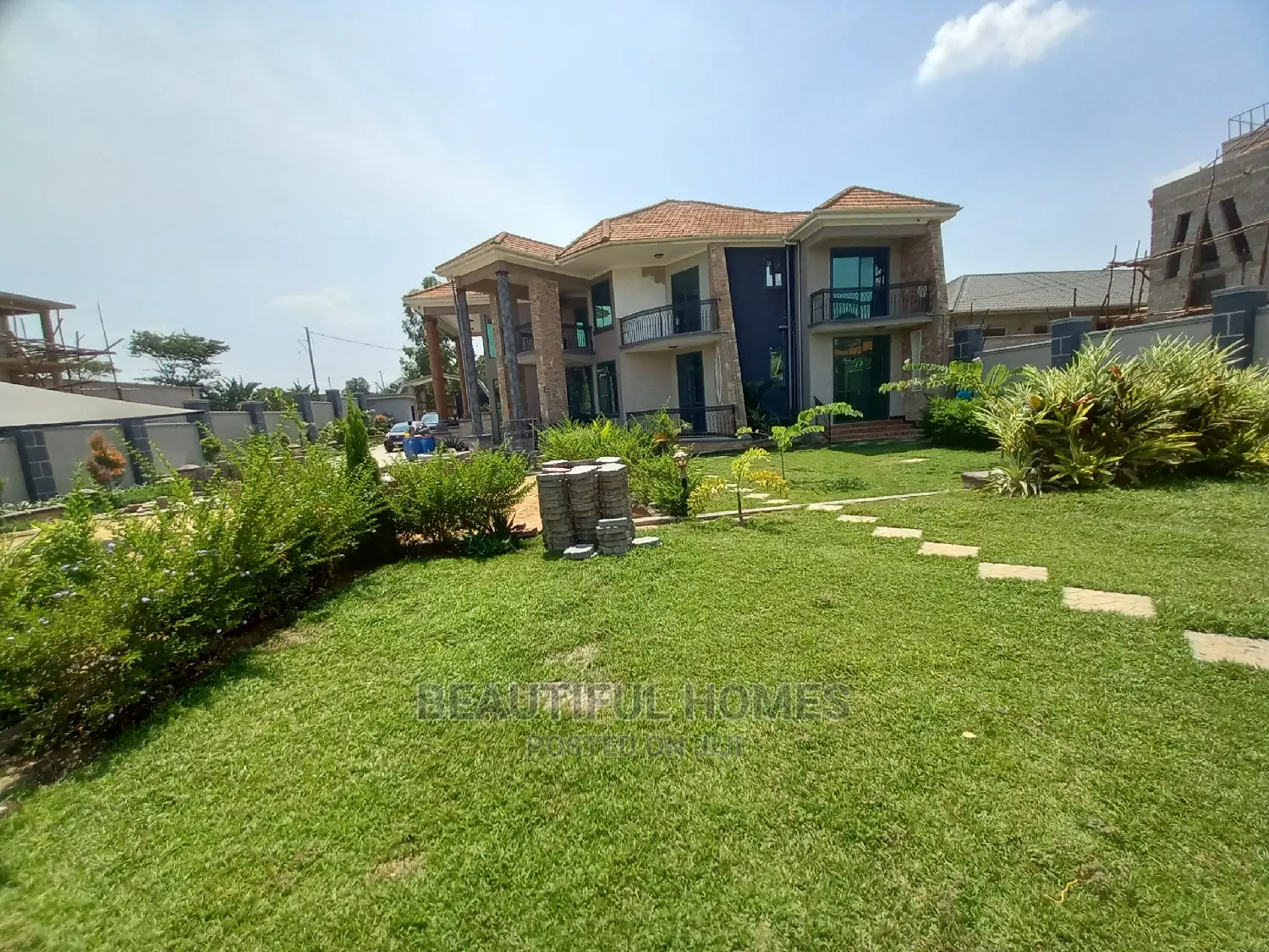 Furnished 7bdrm Mansion in Kira Corporate for Sale in Kira