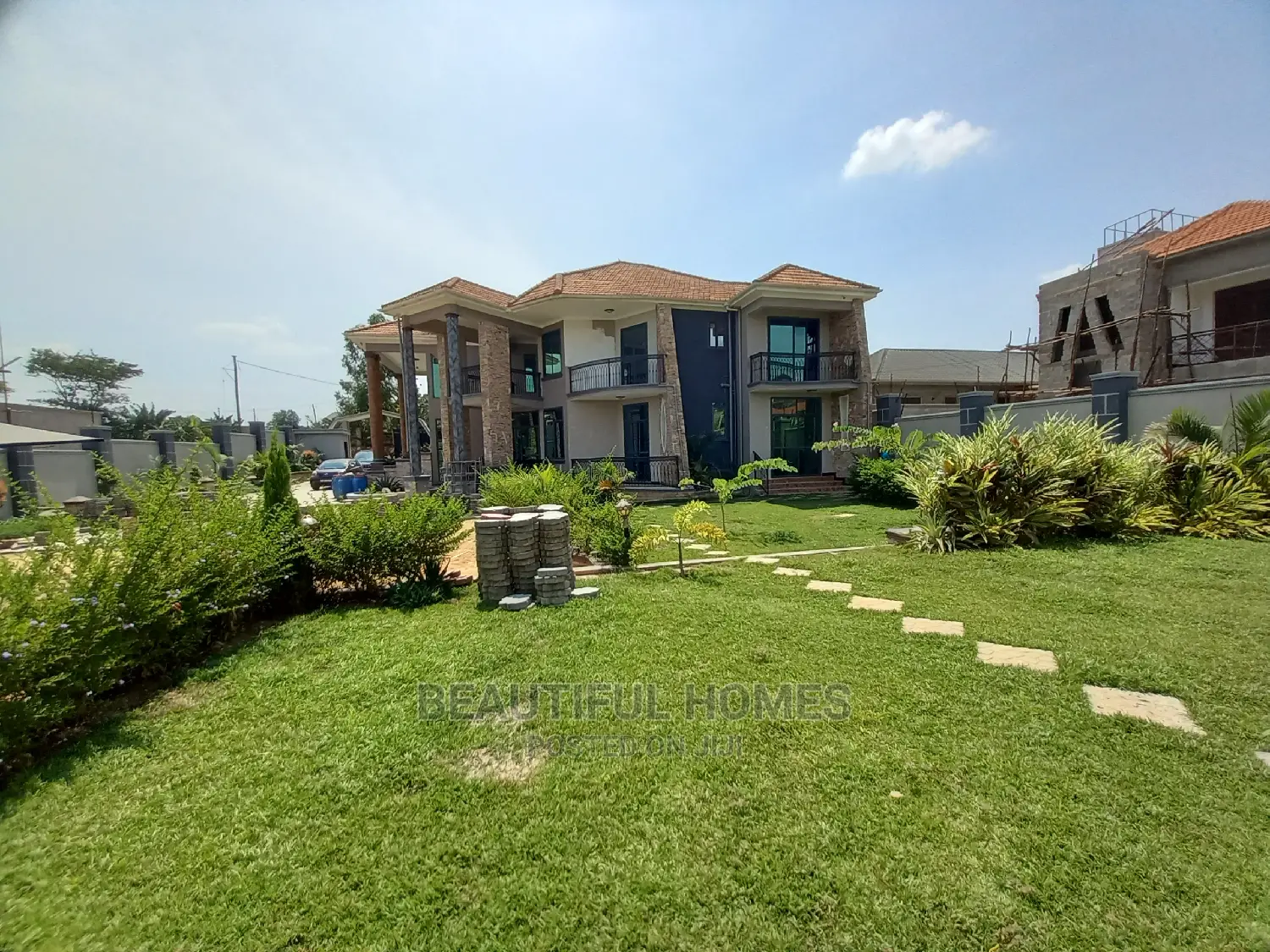 Furnished 7bdrm Mansion in Kira Corporate for Sale in Kira