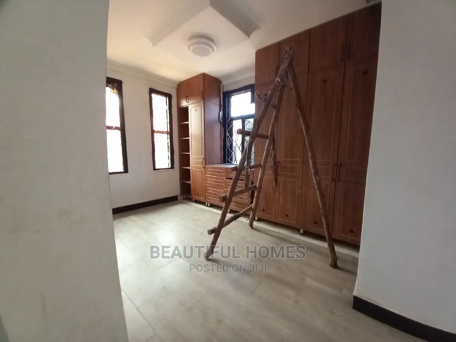 Furnished 7bdrm Mansion in Kira Corporate for Sale in Kira