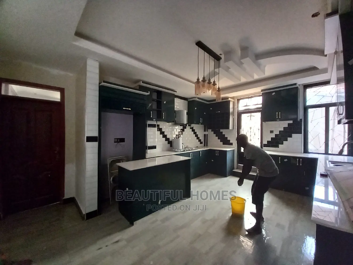 Furnished 7bdrm Mansion in Kira for Sale in Kira