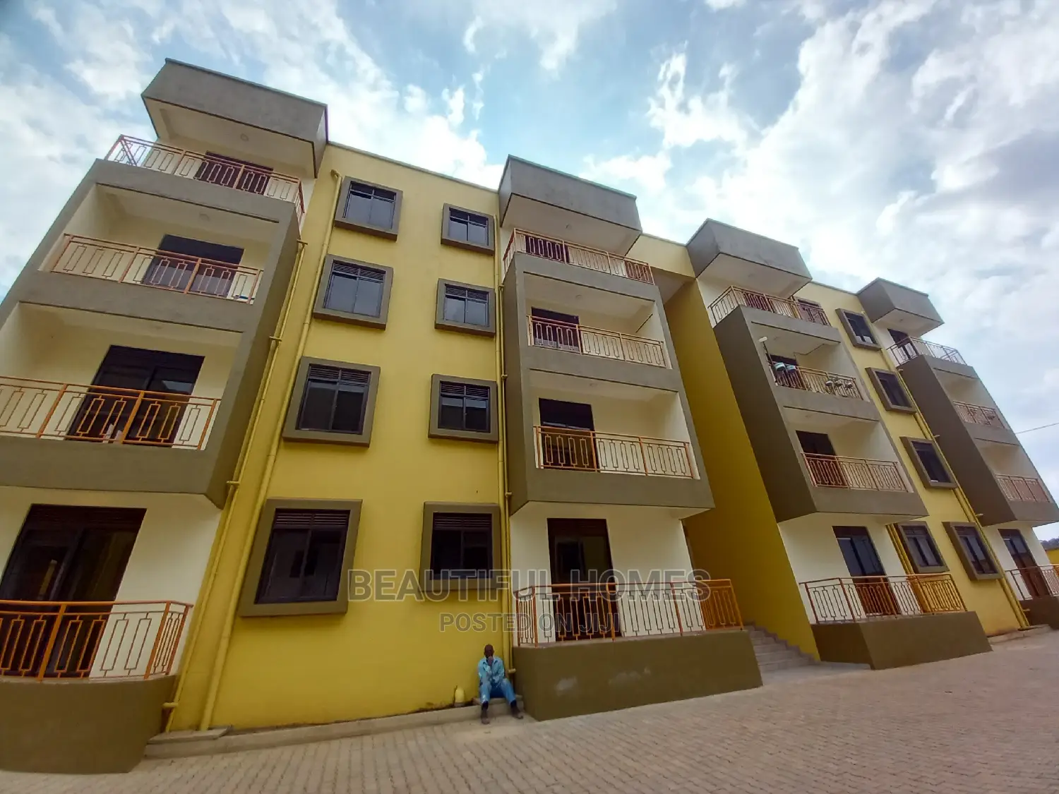 Furnished 3bdrm Condo in Kisaasi, Central Division for Sale in Central Division