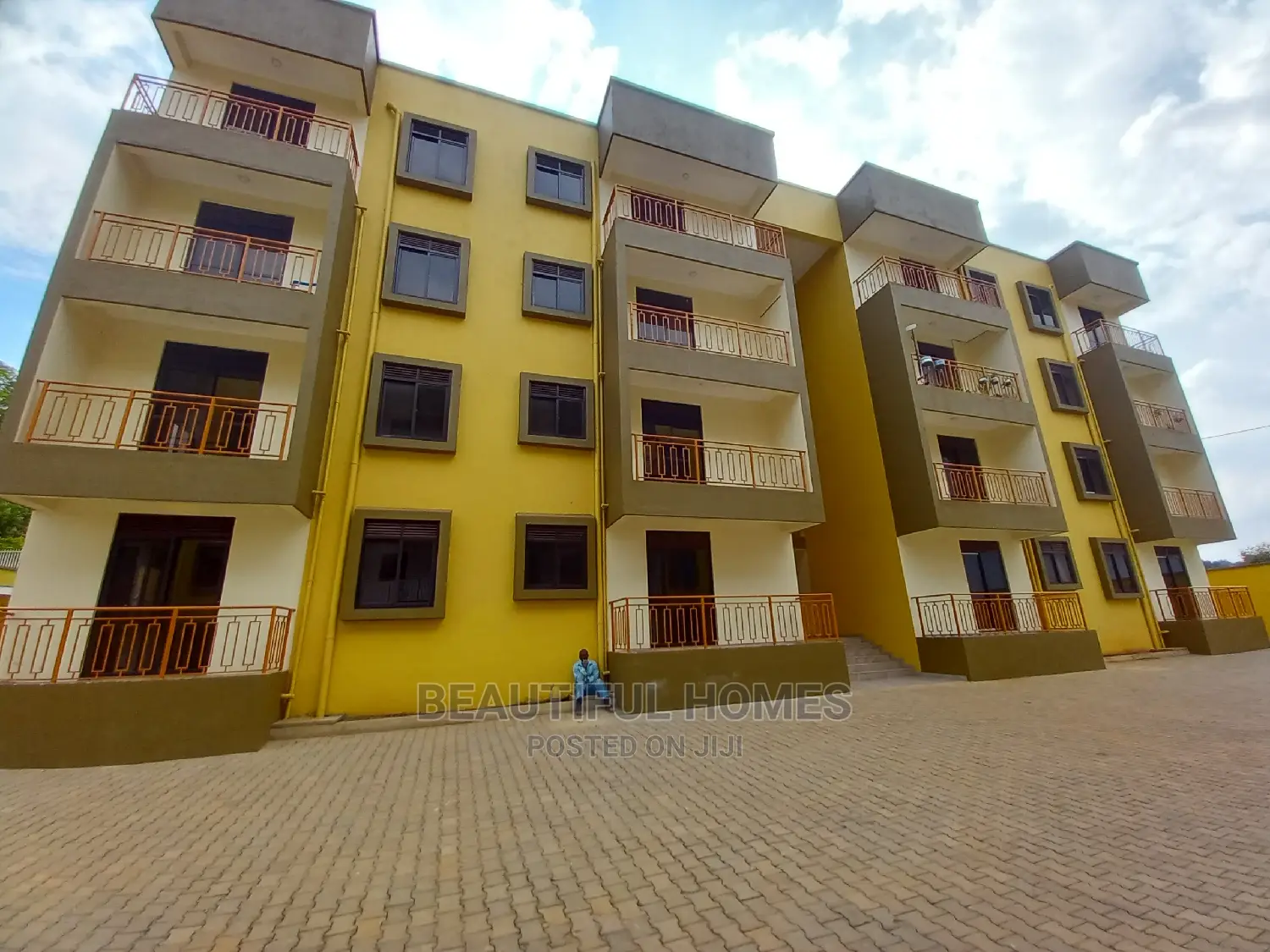 Furnished 3bdrm Condo in Kisaasi Tarmacked, Central Division for Sale in Central Division