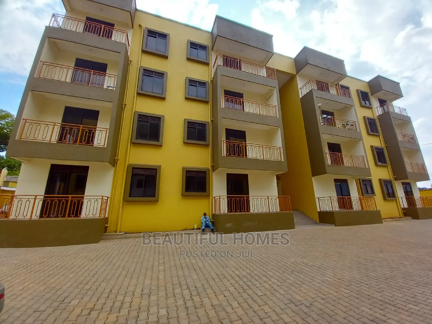 Furnished 3bdrm Condo in Kisaasi Tarmacked, Central Division for Sale in Central Division
