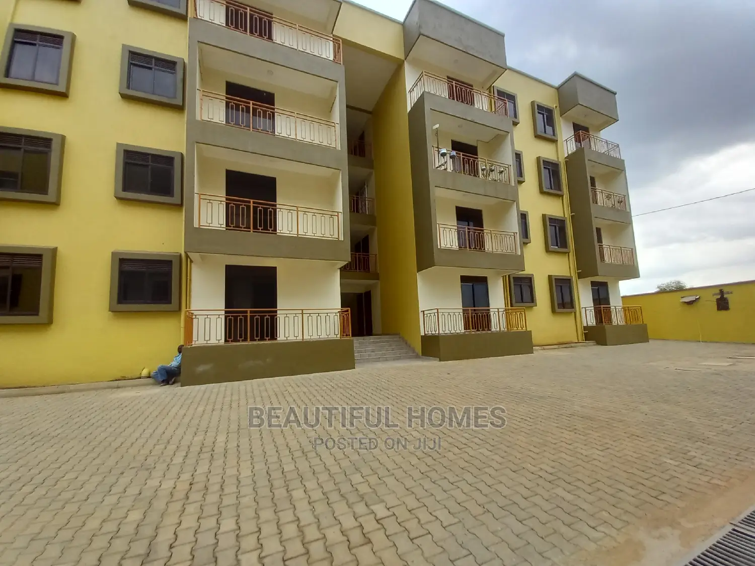Furnished 3bdrm Condo in Kisaasi Tarmacked, Central Division for Sale in Central Division