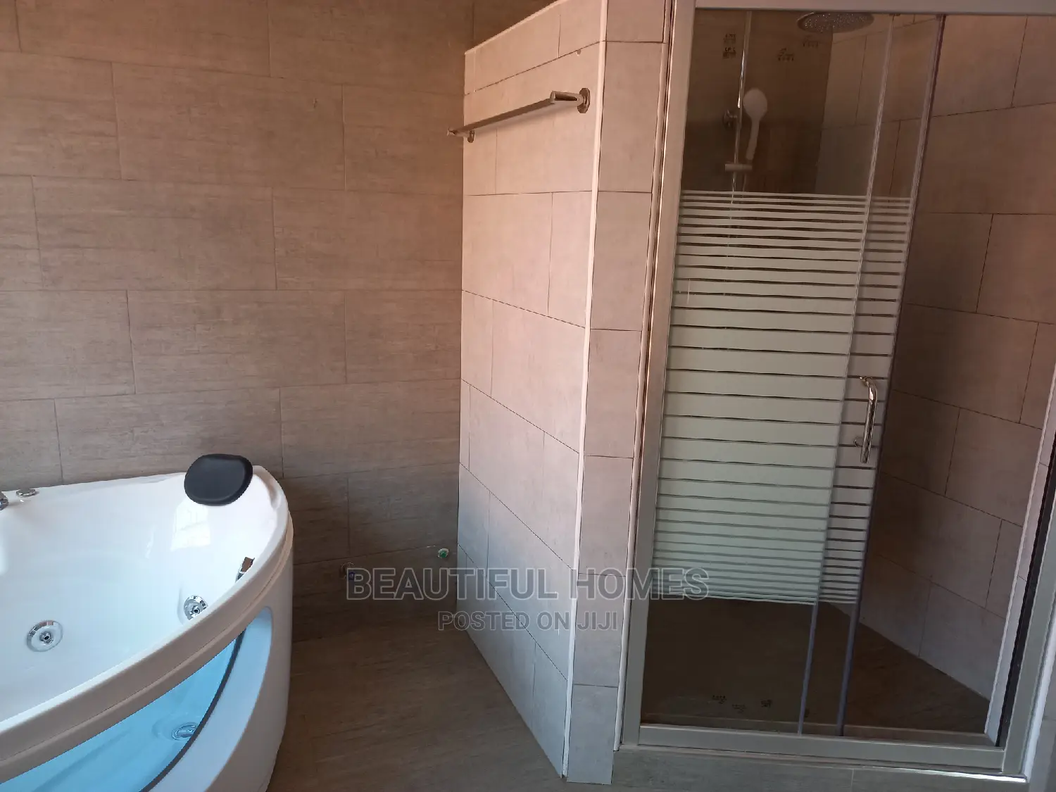 Furnished 6bdrm House in Kira Tarmacked for Sale in Kira
