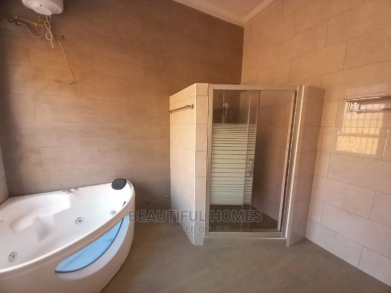 Furnished 6bdrm Mansion in Diplomat Zone, Kira for Sale in Kira