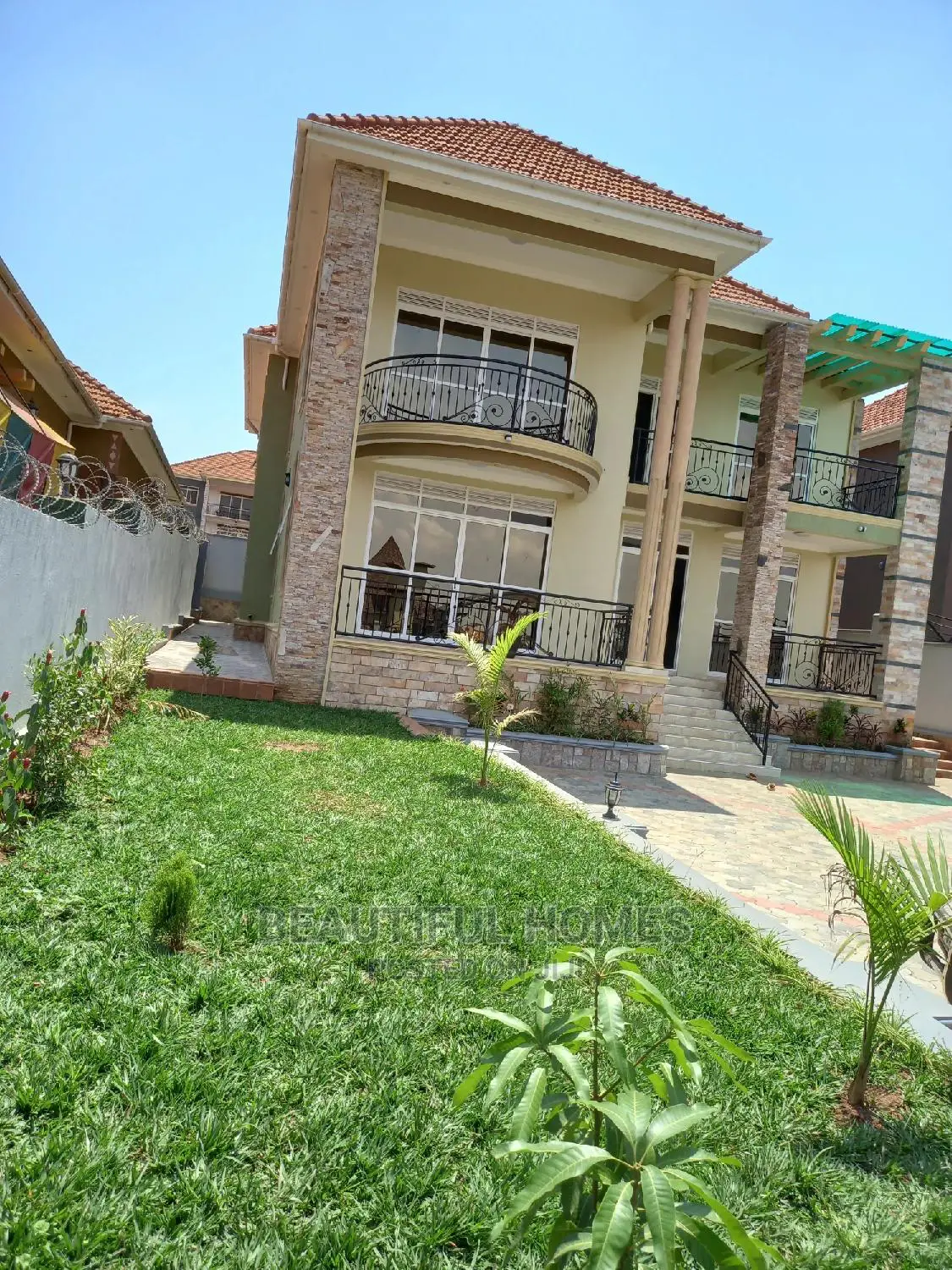 Furnished 6bdrm Mansion in Diplomat Zone, Kira for Sale in Kira