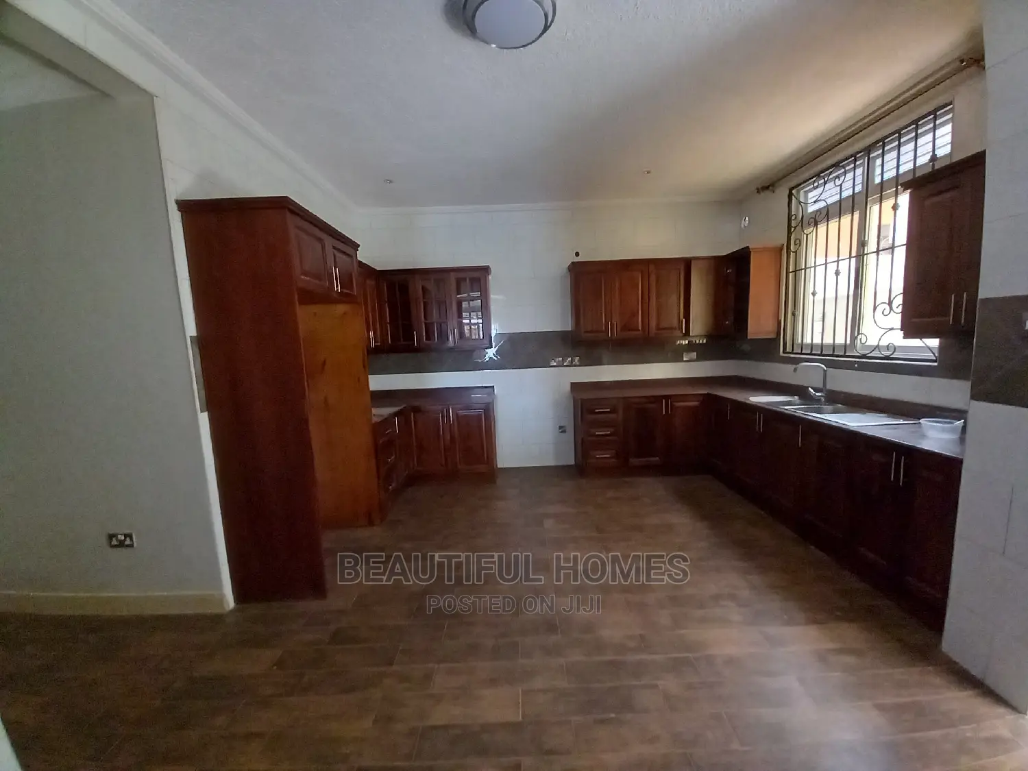 Furnished 6bdrm House in Kira High End for Sale in Kira