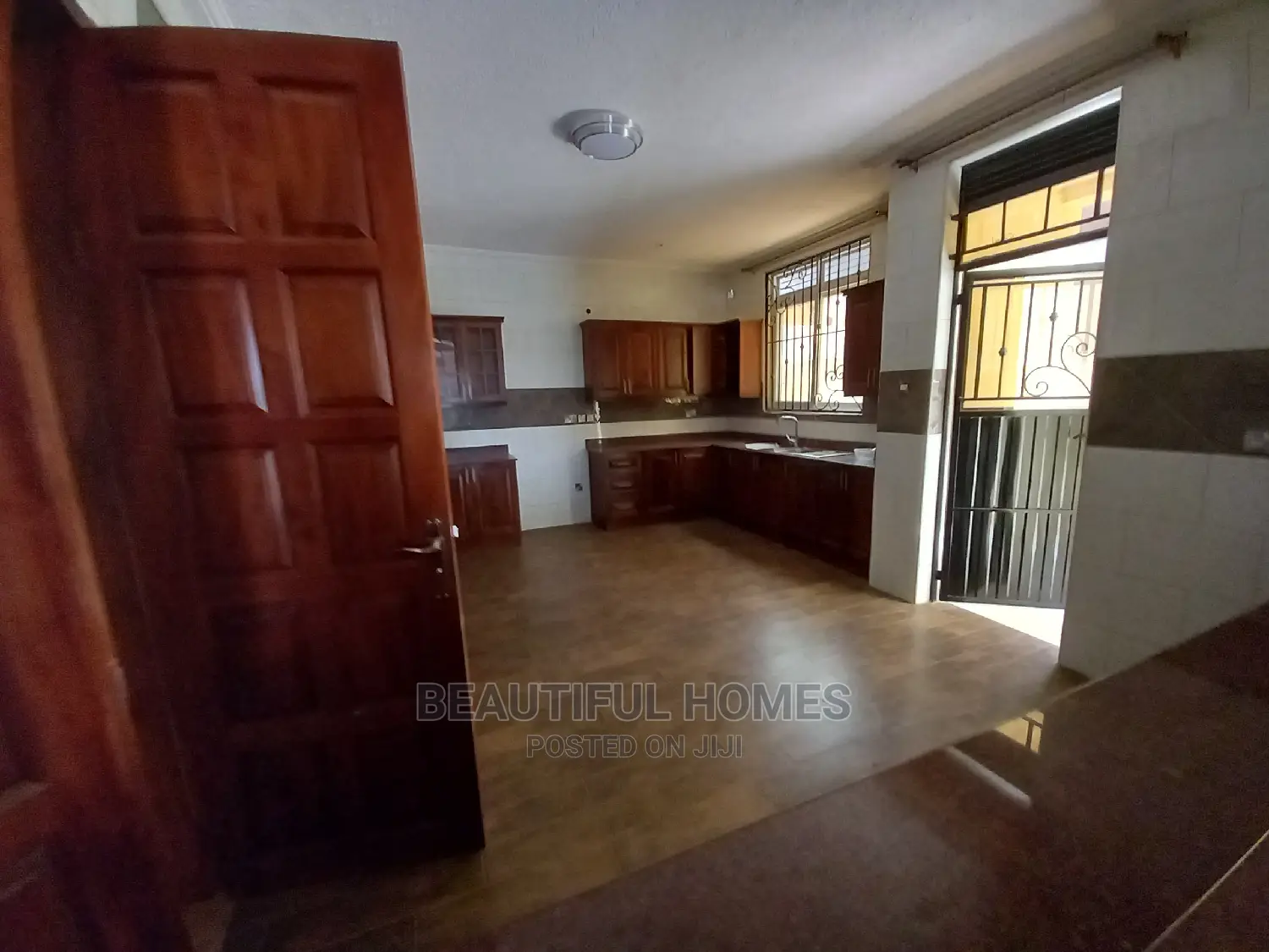 Furnished 6bdrm Mansion in Kira for Sale in Kira