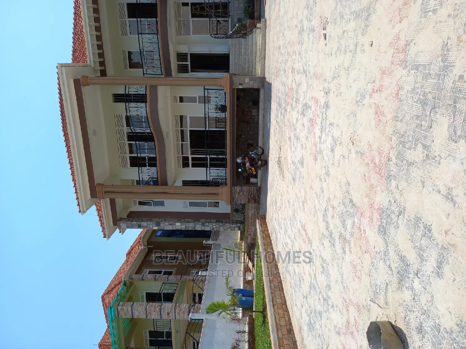 Furnished 6bdrm House in Kira Tarmacked for Sale in Kira