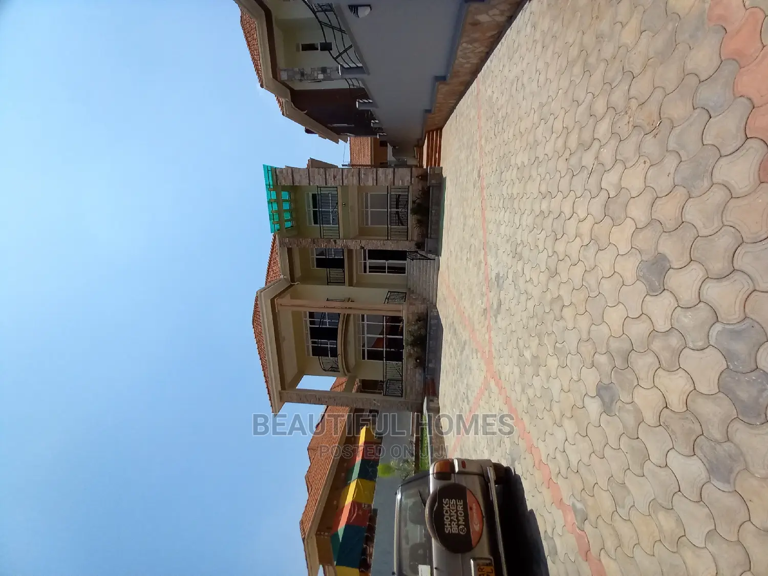 Furnished 6bdrm Mansion in Kira Tarmack for Sale in Kira