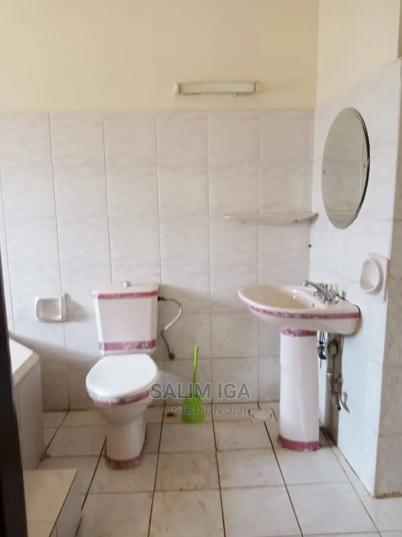 6bdrm Bungalow in Kololo Property, Central Division for Rent in Central Division