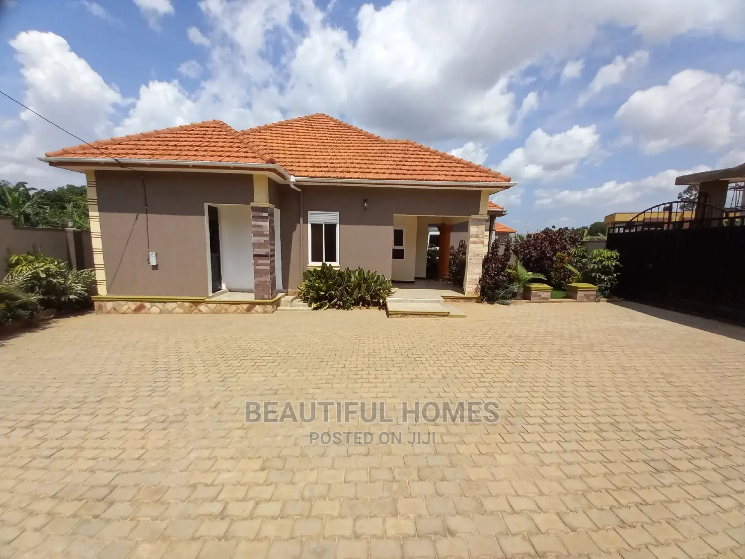 Furnished 4bdrm House in Kira Tarmacked for Sale in Kira