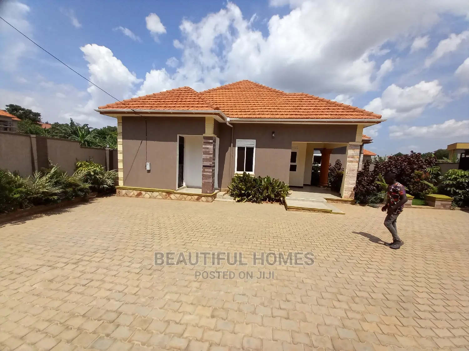 Furnished 4bdrm House in Kira Tarmacked for Sale in Kira