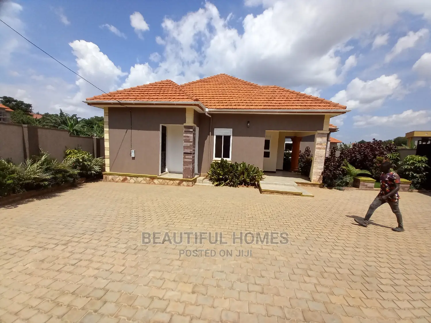 Furnished 4bdrm House in Kira Tarmacked for Sale in Kira