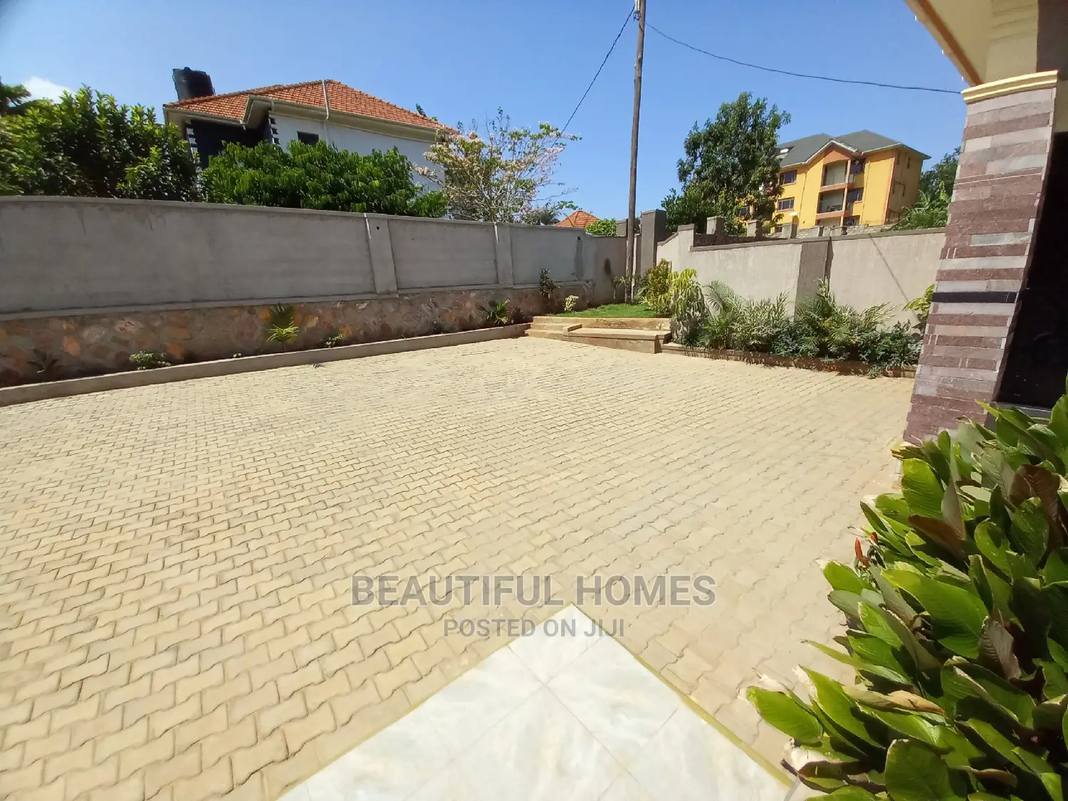 Furnished 4bdrm House in Kira Corporate for Sale in Kira
