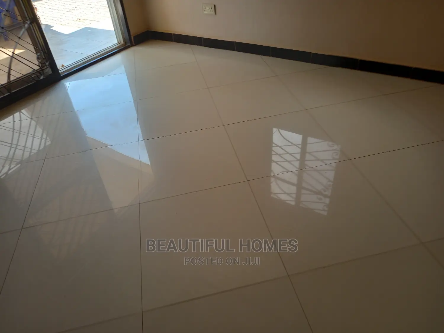 Furnished 4bdrm House in Kira Corporate for Sale in Kira
