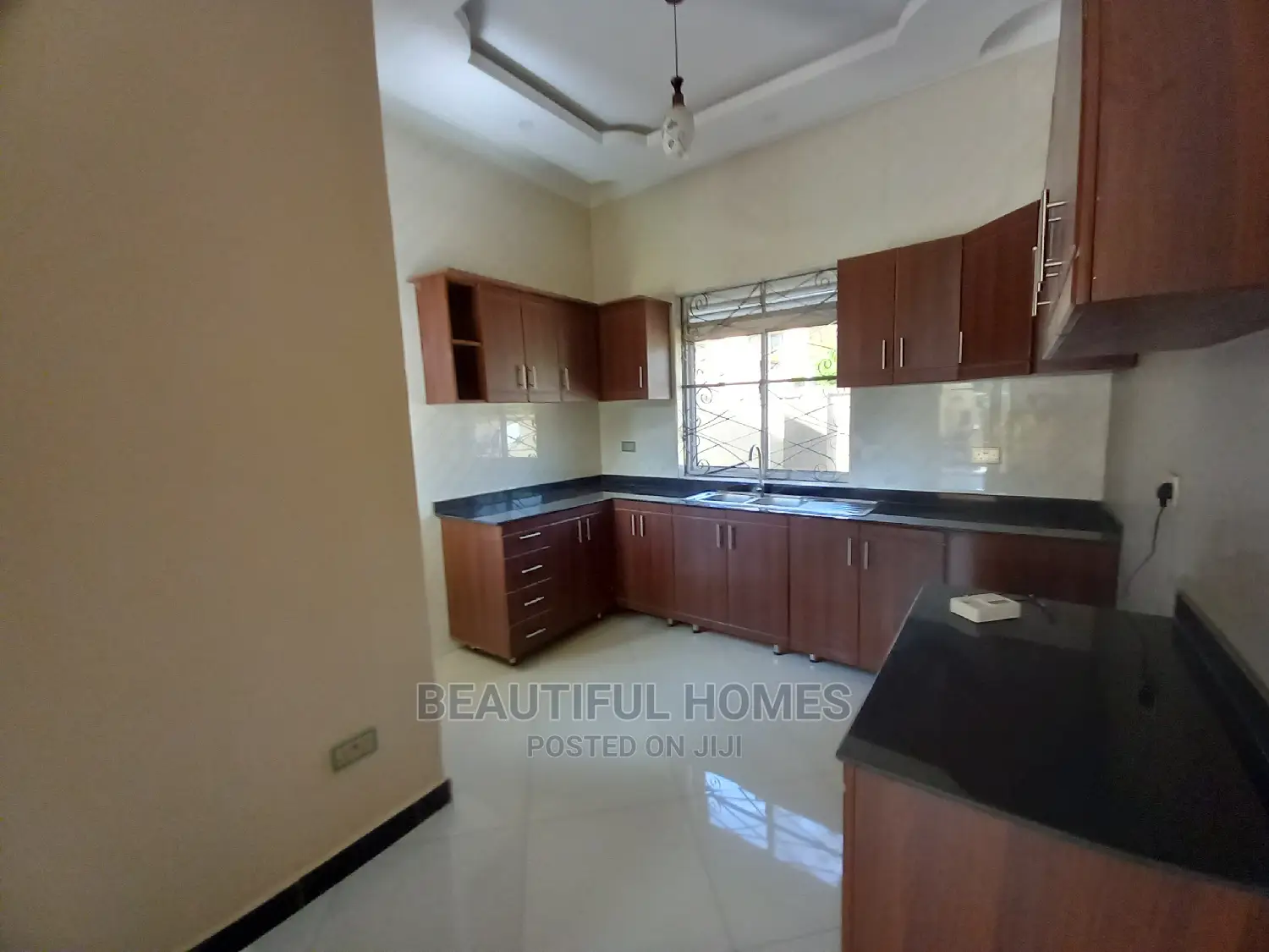 Furnished 4bdrm House in Kira Corporate for Sale in Kira