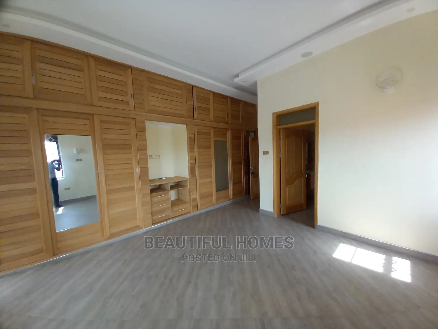 Furnished 4bdrm Bungalow in Corprate Heights, Kira for Sale in Kira