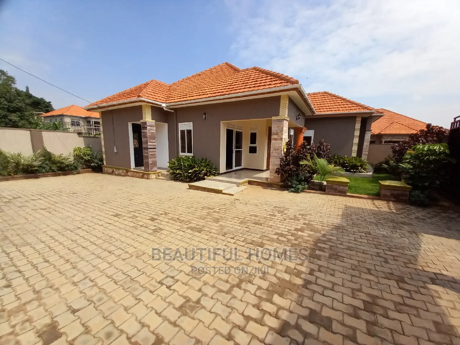 Furnished 4bdrm House in Kira Tarmack for Sale in Kira