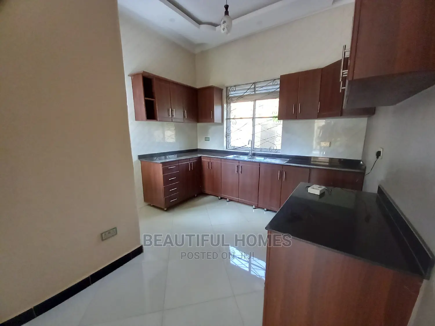 Furnished 4bdrm House in Kira Tarmack for Sale in Kira