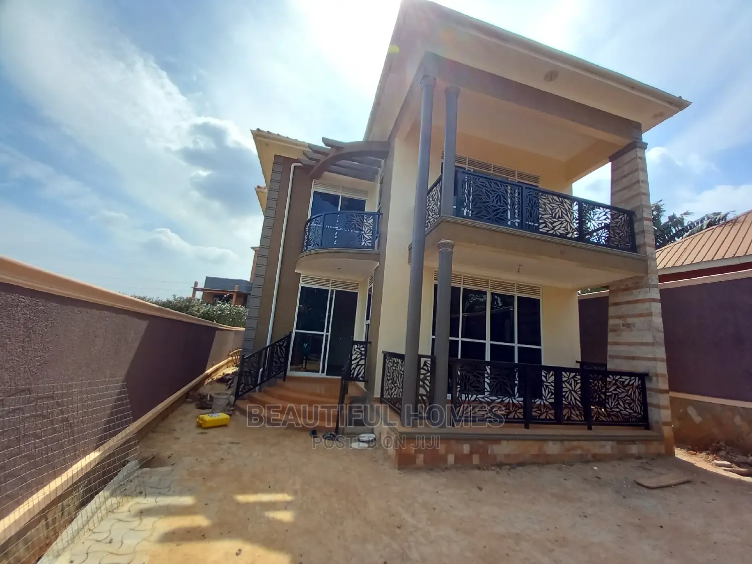Furnished 5bdrm Duplex in Kisaasi, Nakawa for Sale in Nakawa