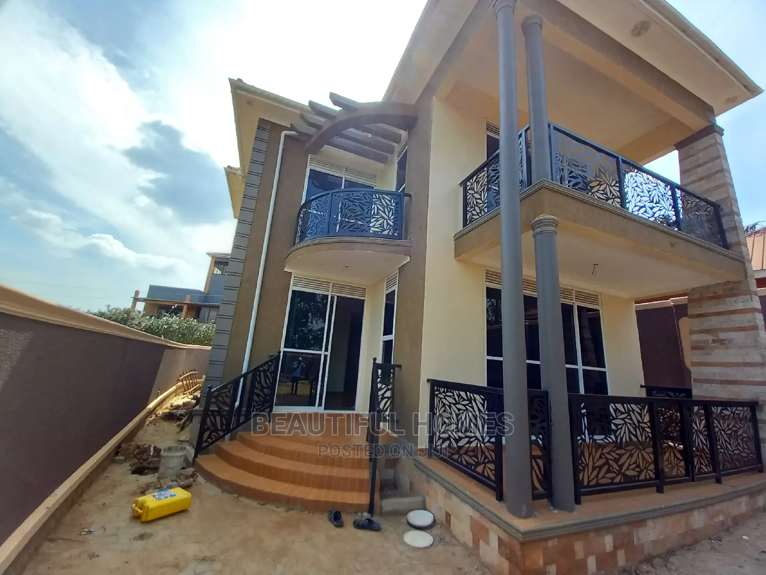 Furnished 5bdrm Duplex in Kisaasi, Nakawa for Sale in Nakawa