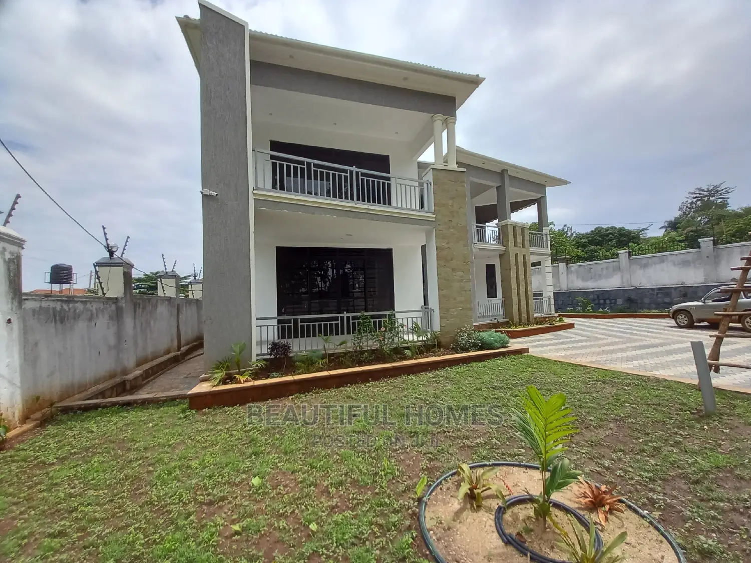 Furnished 6bdrm Mansion in Kiwatule Posh, Nakawa for Sale in Nakawa