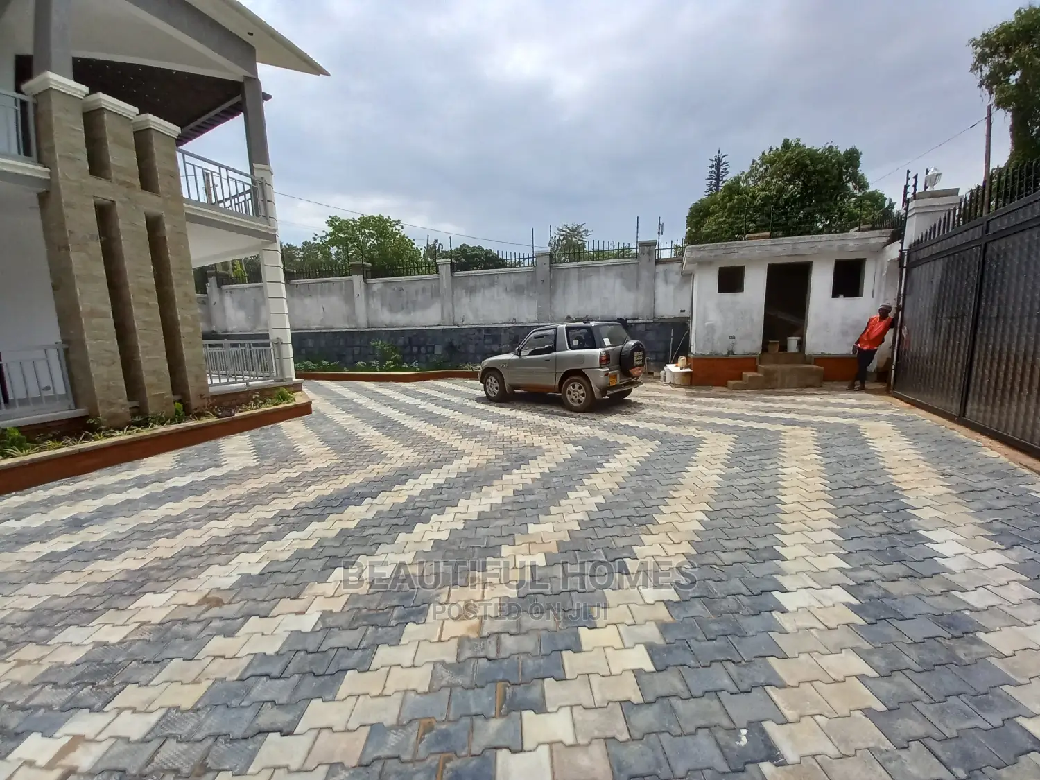 Furnished 6bdrm Mansion in Kiwatule Posh, Nakawa for Sale in Nakawa